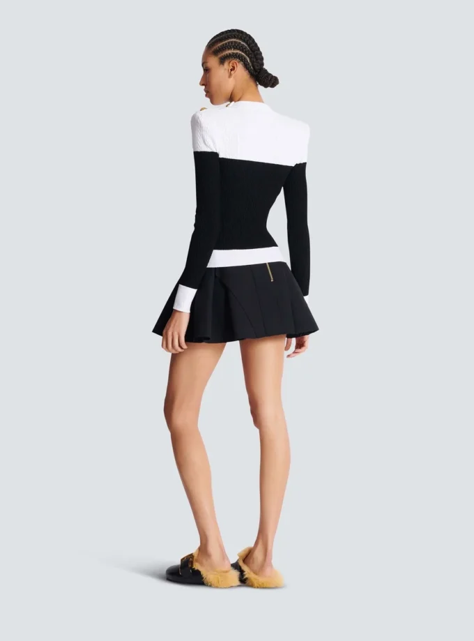 Long-sleeved two-tone knit top