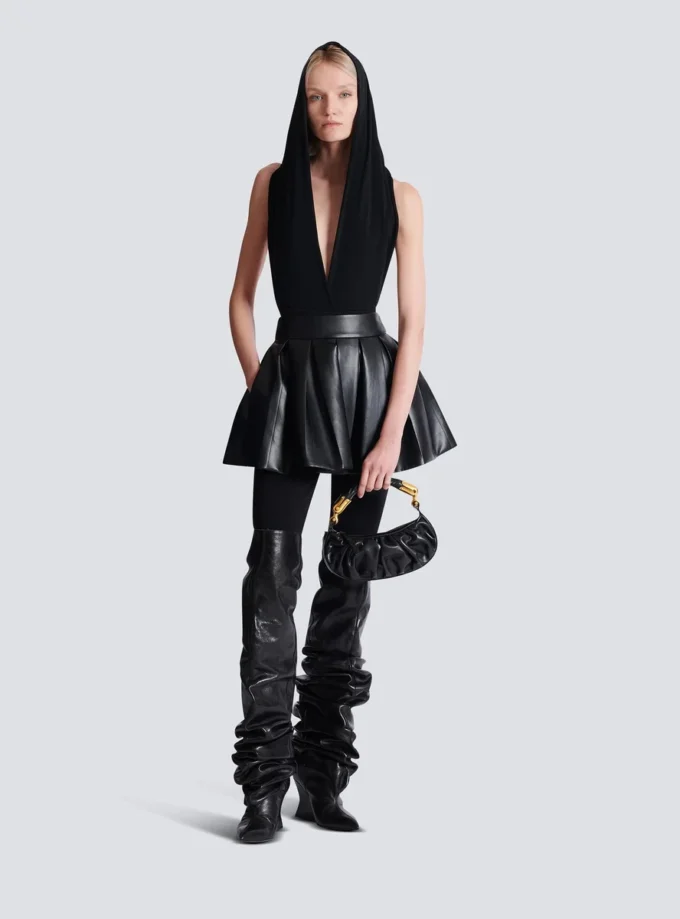 Short pleated faux leather skirt