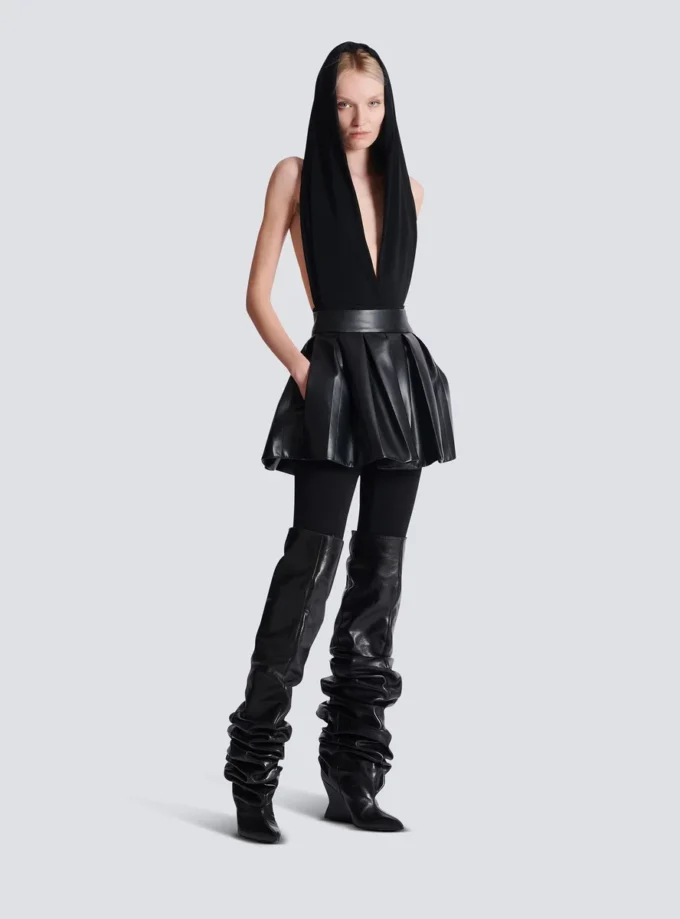 Short pleated faux leather skirt