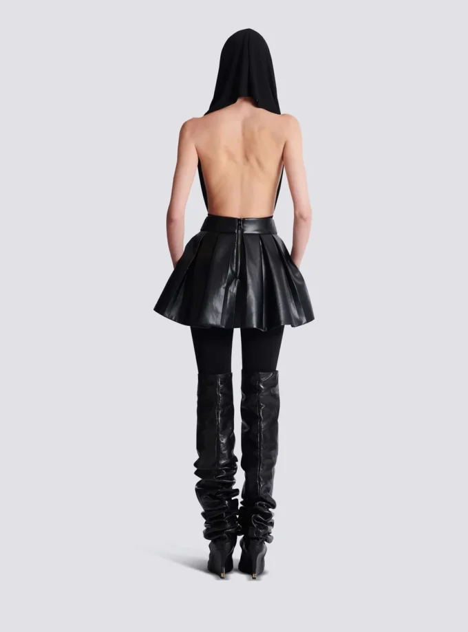 Short pleated faux leather skirt