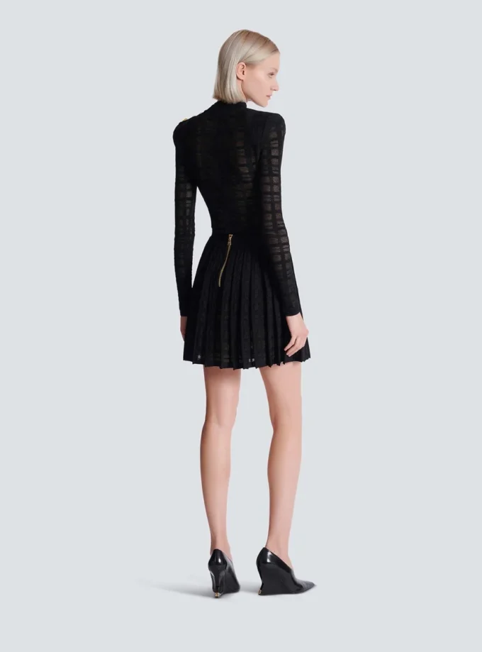 Short pleated skirt in plaid knit