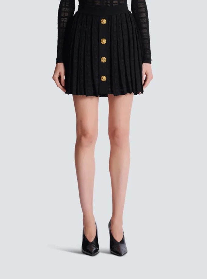 Short pleated skirt in plaid knit