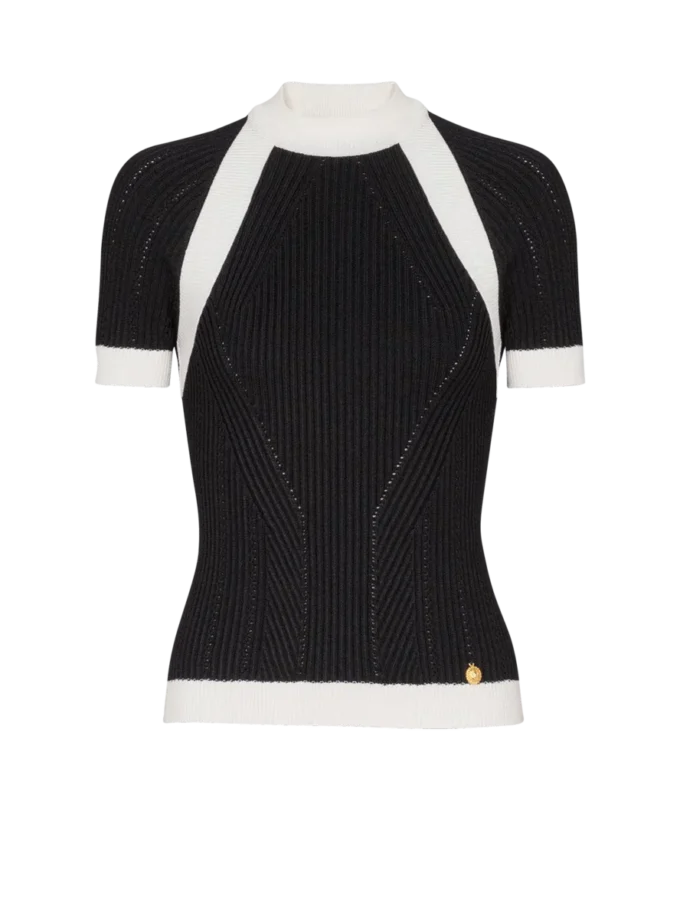 Short-sleeved knit top