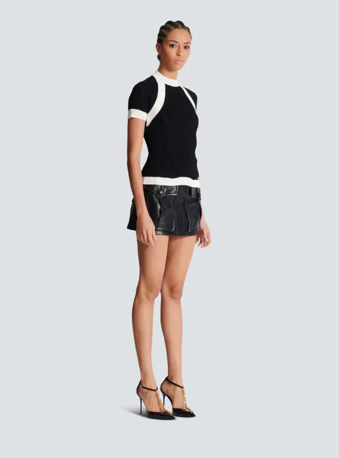 Short-sleeved knit top