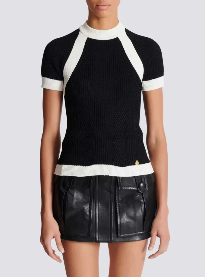 Short-sleeved knit top