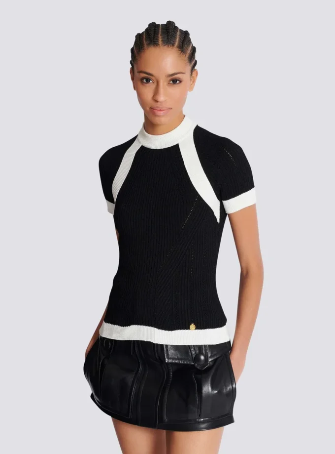 Short-sleeved knit top