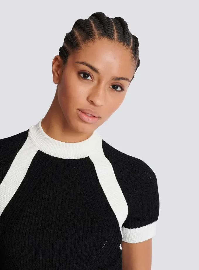 Short-sleeved knit top