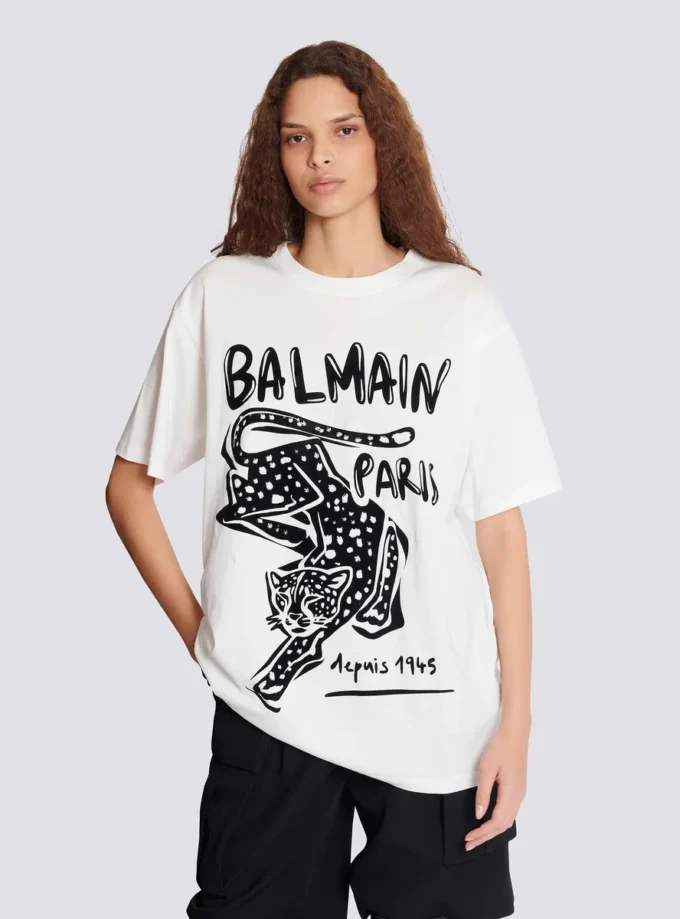 Short-sleeved T-shirt with leopard print