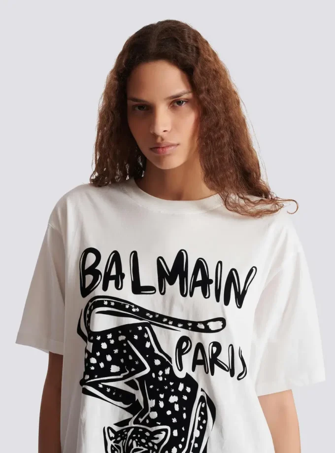 Short-sleeved T-shirt with leopard print